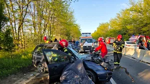 Accident cu 3 maşini pe drumul spre Mangalia, trafic oprit la Costineşti / Un bărbat a murit
