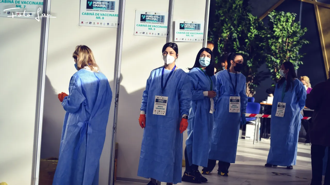 Maratonul vaccinării în Bucureşti. Autobuzele STB care vor circula şi noaptea 