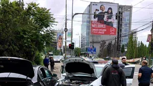 Autospecială de poliţie, lovită în timpul unei misiuni: Doi agenţi au fost răniţi | FOTO