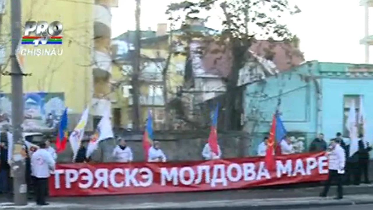 Miting împotriva Unirii din 1859 în faţa ambasadei României din Chişinău - VIDEO
