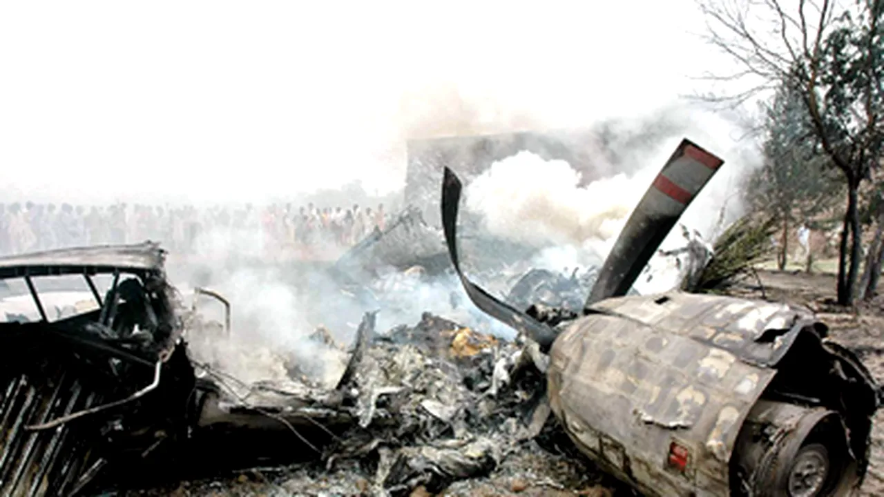 Un avion militar indonezian s-a prăbuşit pe Insula Java