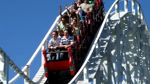 ACCIDENT GRAV într-un parc de distracţii din Spania. Două trenuri de tip montagne russe au intrat în coliziune/ Cel puţin 33 de răniţi