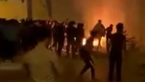 Sute de protestatari antiamericani s-au strâns pentru a doua zi în faţa Ambasadei SUA de la Bagdad