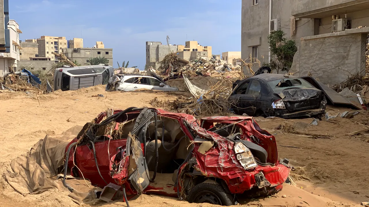 Libia: Patru membri ai unei echipe de salvare greceşti au murit într-un accident rutier