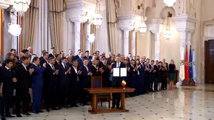 Legea privind „Autostrada Unirii”, promulgată în ceremomie publică | Iohannis: E trist că a fost nevoie de o lege/ Guvernanţii au obligaţia de a face unirea reală | VIDEO