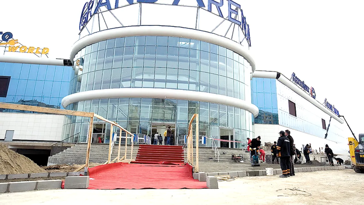 Mall-ul Grand Arena a rămas cu şase chiriaşi la etaj
