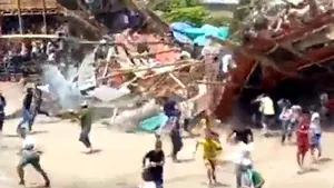 Columbia: tribunele arenei s-au prăbuşit în timpul unei coride. Sute de oameni au fost implicaţi