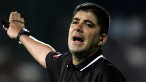 Alexandru Deaconu va arbitra partida AS Saint Etienne - FC Valencia, din Cupa UEFA