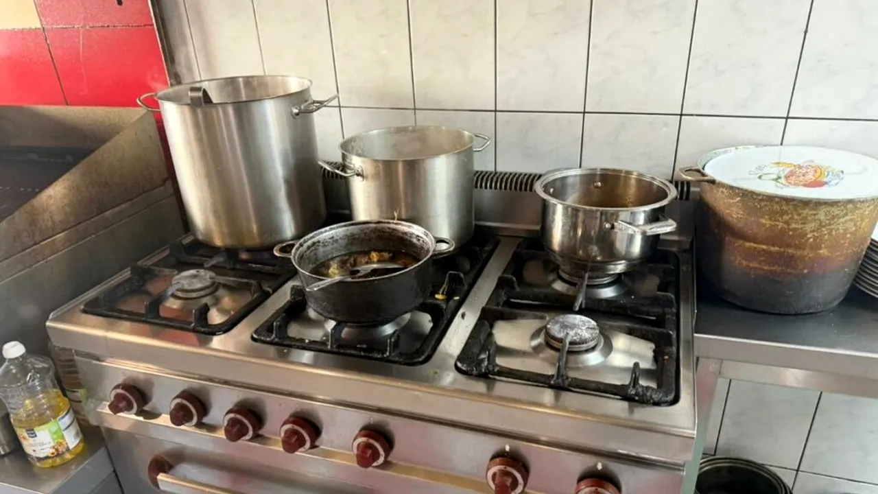 Produse expirate și depozitate pe paviment. Amenzi de peste 670.000 lei în zonele turistice