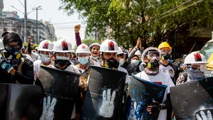 VIDEO Protestele din Myanmar. Mai mulţi oameni au murit după ce forţele de ordine au deschis focul