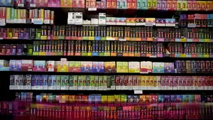 OMS solicită interzicerea tigărilor electronice cu arome