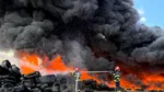 Incendiu cu degajări mari de fum la un depozit de anvelope din Tulcea. A fost emis mesaj Ro-Alert