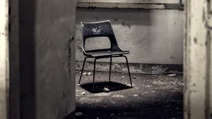 Metodă medievală de tortură în secolul XXI: Scene greu de suportat la interogatoriu. Poliţiştii au prezentat scuze după ce imaginile au devenit publice | VIDEO