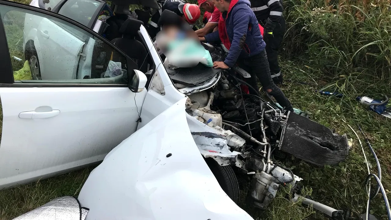 Accident GRAV în Gorj în care sunt implicate trei maşini: unsprezece persoane, rănite 