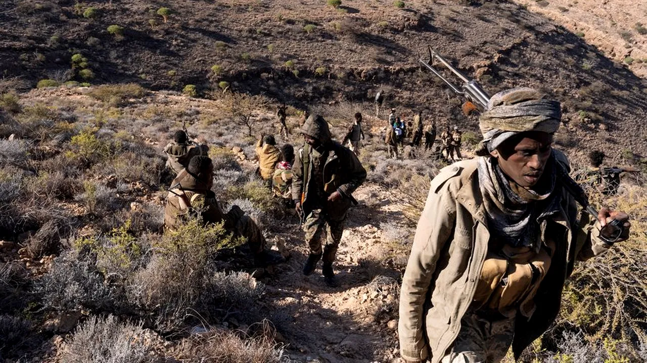 Militanţi ai organizaţiei Statul Islamic au atacat baze militare din Somalia