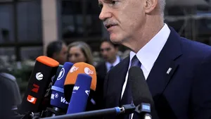 Premierul elen a reafirmat marţi seară decizia de a convoca un referendum privind planul de salvare a Greciei