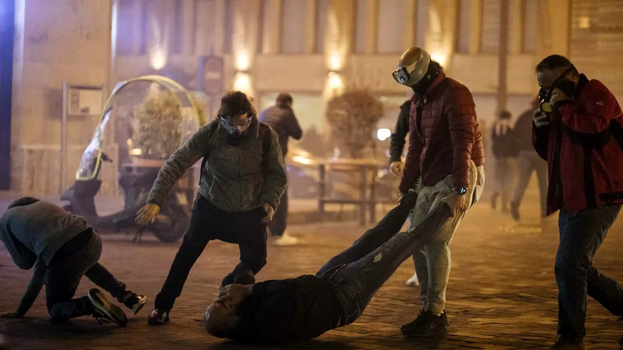 Incidente violente între protestatari şi forţele de securitate în Beirut. Zeci de răniţi în urma violenţelor. FOTO