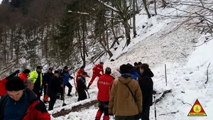 AVALANŞA din Munţii Vrancei: Dosar penal de moarte suspectă în cazul femeii care a fost găsită moartă lângă Cheile Tişiţei