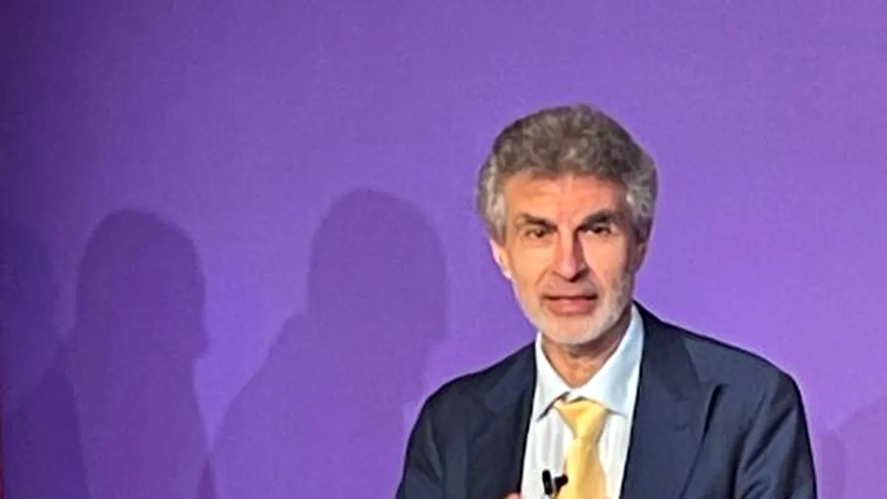 Avertismentul unuia dintre „naşii” AI: Cursa pentru supremaţia AI riscă să amplifice pericolele sistemelor „supraumane”