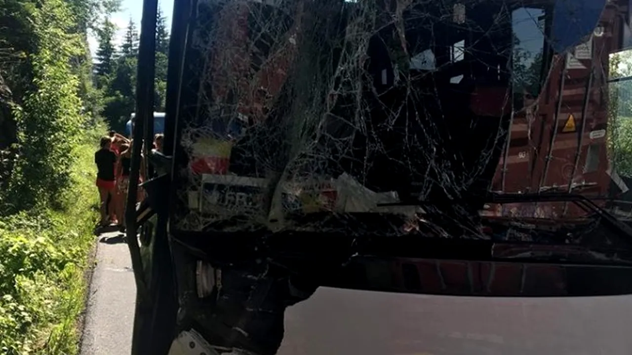 Autocarul cu loturile de juniori de handbal pe plajă, accident în Muntenegru. Răspunsul MAE | FOTO