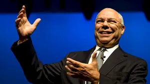 Colin Powell şi-a anunţat sprijinul pentru Barack Obama