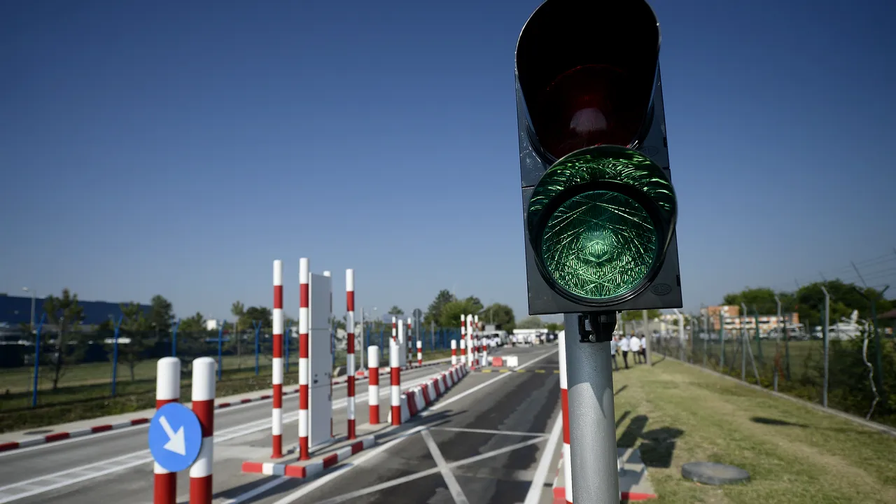 Ce însemnă pentru România aderarea la spaţiul Schengen / Blocajele din vămile româneşti spre Ungaria şi Bulgaria înseamnă pierderi între 800 şi 1.000 de euro pe zi pentru fiecare camion blocat