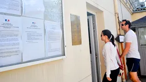 ALEGERILE PREZIDENŢIALE DIN FRANŢA: Prezenţă la urne sub 50% a alegătorilor francezi din România