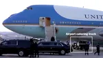 Trump ar fi fost ascuns într-un cărucior de catering pentru a urca într-un avion secret, după o amenințare din partea Iranului