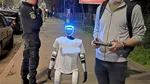 Un robot de peste un metru, văzut lângă mitingul din Piața Victoriei