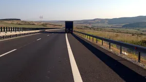 Restricţii pe Autostrada Sibiu-Deva pentru lucrări de plombare a gropilor apărute în carosabil