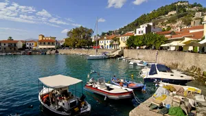 Din 1 iulie, intri în Grecia doar dacă ai cod unic de bare
