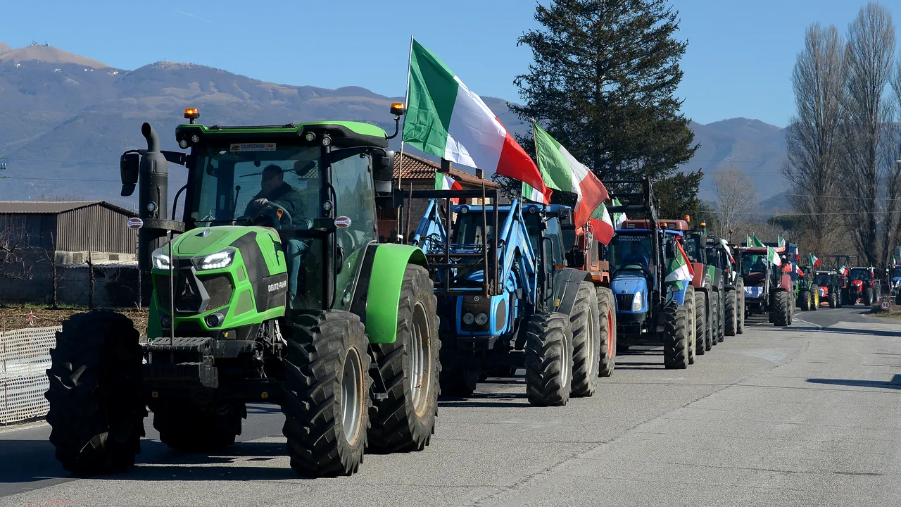 Proteste ale fermierilor italieni. Agricultorii se îndreaptă spre Roma cu tractoarele