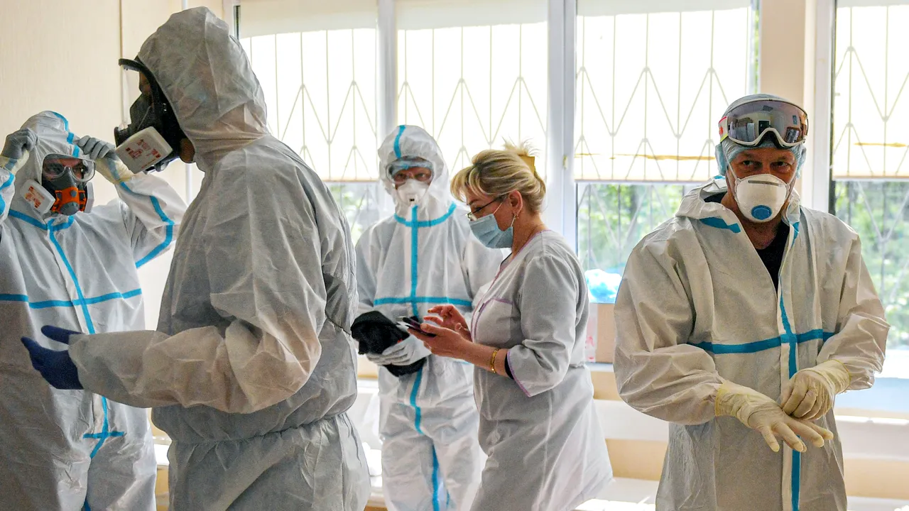 Cât de departe suntem de o nouă carantină? Medic infecţionist: România s-ar putea confrunta cu al doilea val de coronavirus