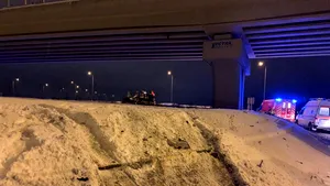 Accident pe centura ocolitoare din Braşov: Patru persoane rănite, după ce o maşină s-a răsturnat la ieşirea din Ghimbav | FOTO, VIDEO