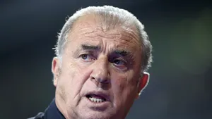 Imperatorul Fatih Terim adus să îl învingă pe Răzvan Lucescu, în Grecia