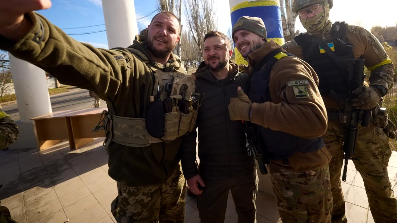FOTO Zelenski, vizită importantă în Khersonul eliberat: „Este important să arătăm sprijinul pentru locuitori”