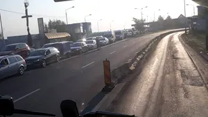 Cozi pe mai mulţi kilometri la vama Nădlac II, pe sensul de ieşire din ţară