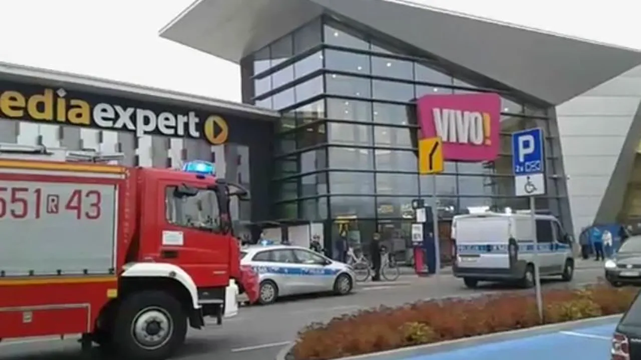 ALERTĂ în Polonia: Cel puţin o persoană a murit, iar alte opt au fost rănite după ce au fost înjunghiate într-un mall | FOTO, VIDEO