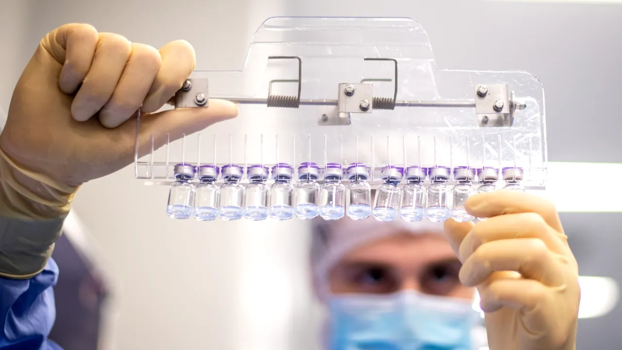 COMENTARIU Lelia Munteanu: Varianta cea mai optimistă: a patra doză de vaccin Pfizer - peste câţiva ani