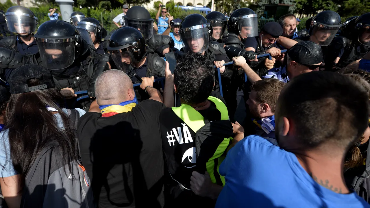 Jandarmeria, apel către protestatari: Cei care vin în Piaţa Victoriei să nu vină însoţiţi de copii