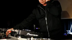 FOCUS: Andy Fletcher - DJ la Bucureşti, pentru o mie de spectatori