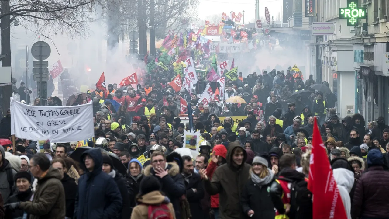 Noi proteste în Franţa. Peste 200 de marşuri au loc sâmbătă