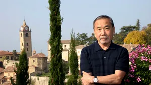 Haruki Murakami împlineşte 72 de ani. Înainte de a deveni un scriitor celebru, a fost pasionat de muzică, care de altfel i-a şi marcat opera