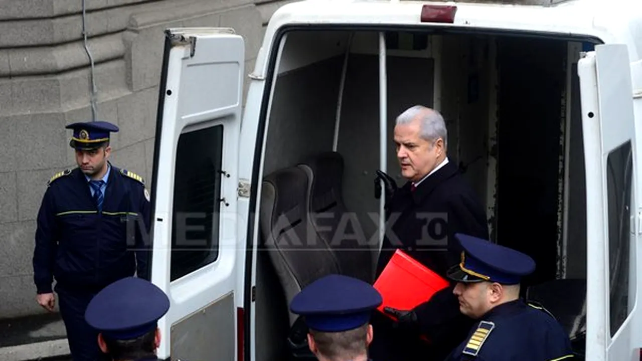 Judecătoria Sectorului 4: Lucrarea ştiinţifică a lui Adrian Năstase este în acord cu legea. Cele 45 de zile, acordate corect
