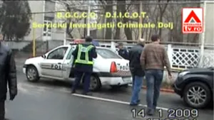 Patru persoane acuzate de fraudarea unor bănci din Italia, arestate la Craiova