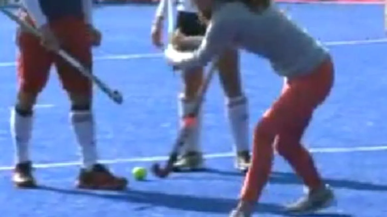 Kate Middleton ŞTIE hochei pe iarbă! Cum a evoluat ducesa de Cambridge alături de echipa olimpică a Marii Britanii - VIDEO