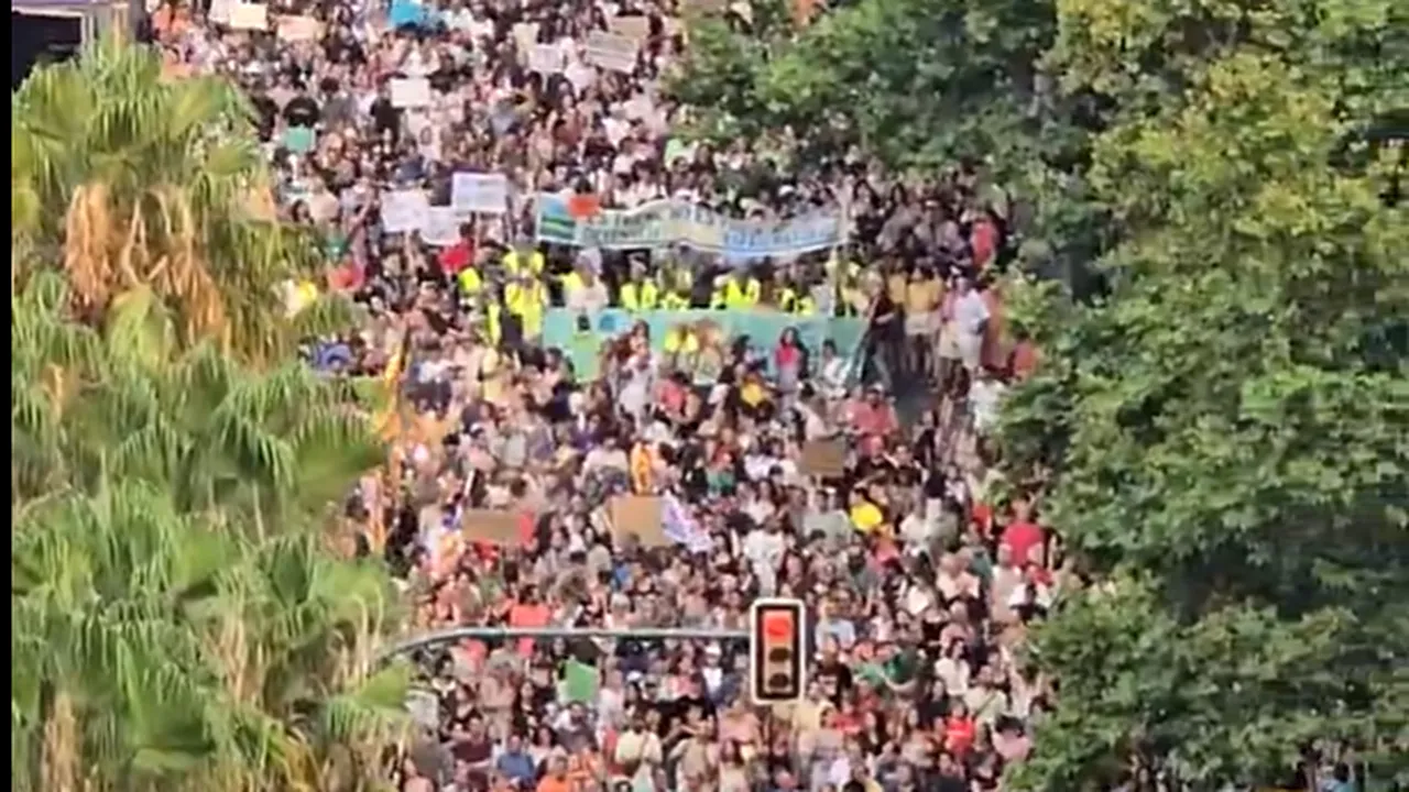 Localnicii din Palma Mallorca au ajuns la limită: peste 92.000 de locuințe sunt deținute de străini / Protest masiv în centrul orașului