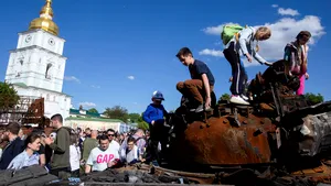 Războiul din Ucraina, ziua 171. Atac asupra oraşului Krematorsk / Tranzitul de petrol rusesc prin Ucraina revine la normal / Rusia intră în recesiune, dar ameninţă SUA că declararea sa ca 