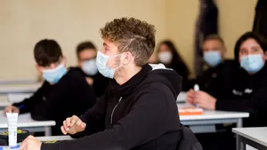 Redeschiderea şcolilor pe 8 februarie, cu distanţare fizică şi mască de protecţie. Ghidul de reguli propus de autorităţi. DOCUMENT de lucru