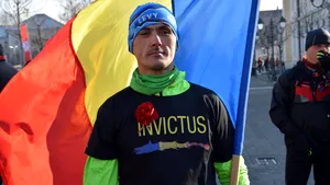 Un ultramaratonist de origine maghiară a alergat 35 de km cu tricolorul pentru a ajunge la Aba Iulia - FOTO